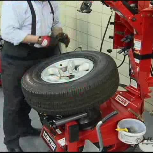 Tire Dismounting on the  TC 3500