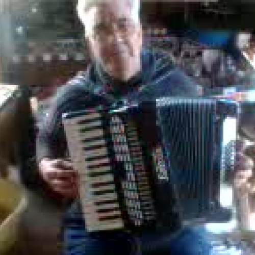 Mi abuelo con el acordeon