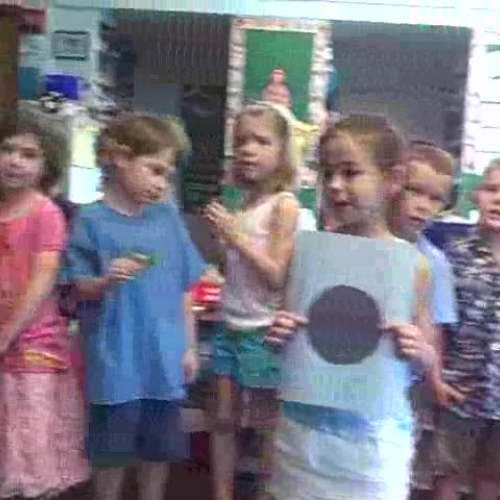 Kindergarteners sing