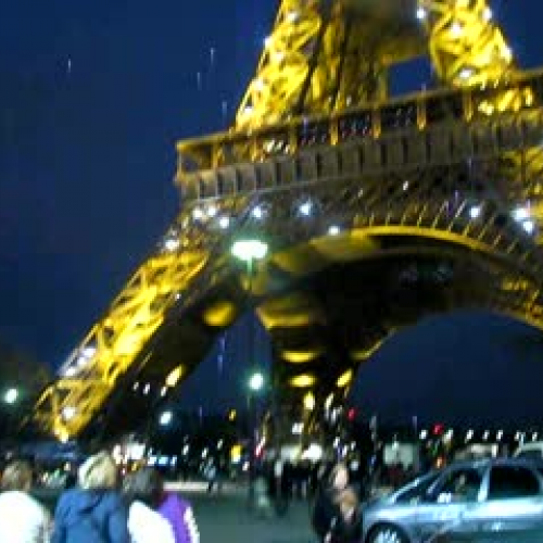 The Eiffel Tour lit up