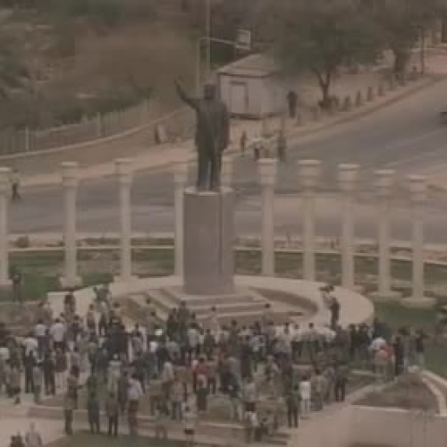 Saddam Hussein Statue Live Video No Commentar