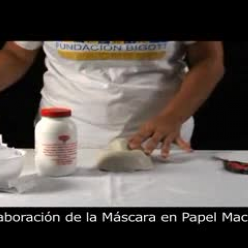 Máscara de papel mache