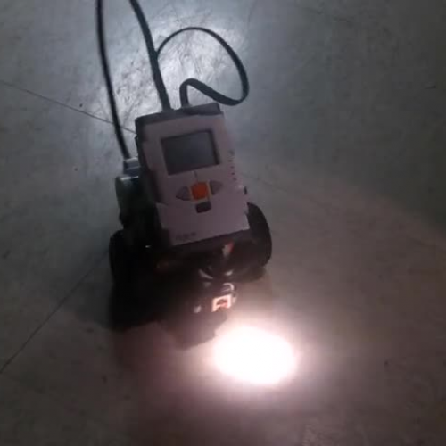 Lego NXT Robot Reacting to Light