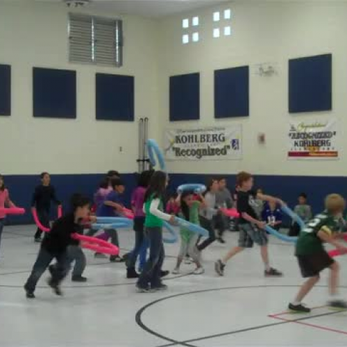 3rd Grade plays noodle ball