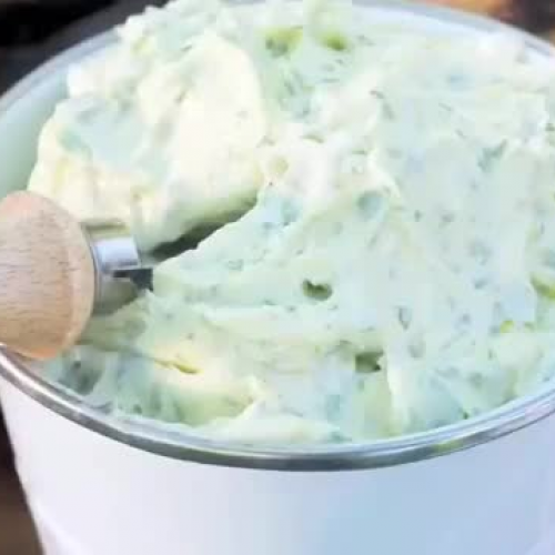 How to make garlic herb compound butter