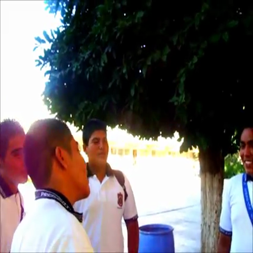 un corto, algo corto