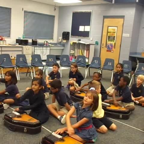 16-17 Ms. Winne's 2nd grade class "Itsy Bitsy Spider" autoharp