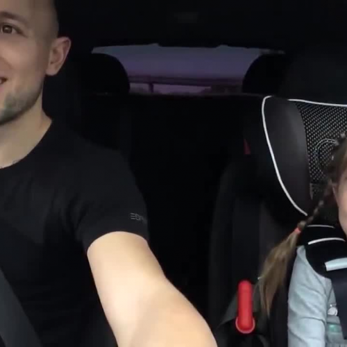 Dad and his girl singing Let it go in the car