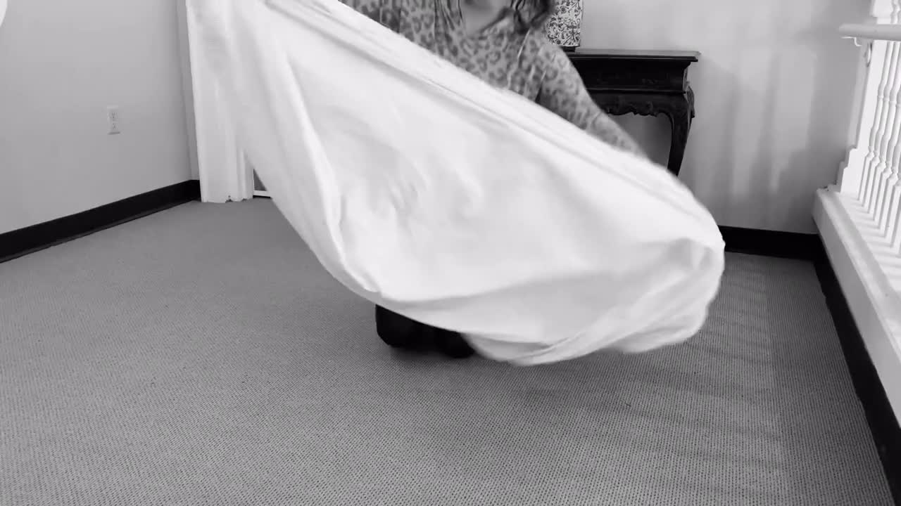 How To Easily Fold A Fitted Sheet!